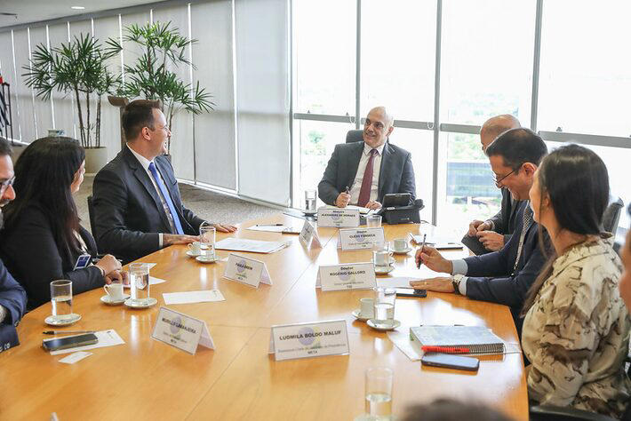 Em dezembro de 2023, o ministro Alexandre de Moraes, presidente do TSE, se reuniu com representantes da Meta para debater o uso de IA durante período eleitoral Foto: Antonio Augusto/Secom/TSE