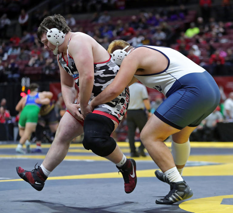 Live updates from Day 2 of Ohio high school wrestling's OHSAA state