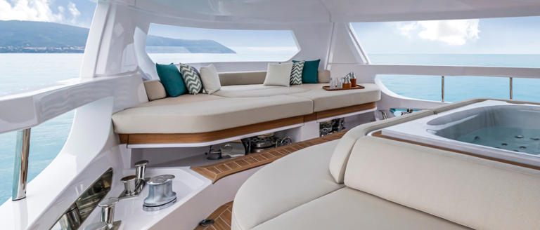 Maxi yacht di lusso: spa con Jacuzzi e sofisticati interni. Ecco gli ultimi modelli del gruppo Ferretti