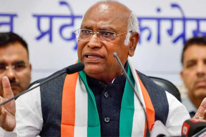 pm modi recalling past to hide his shortcomings: kharge on ‘emergency’ snub