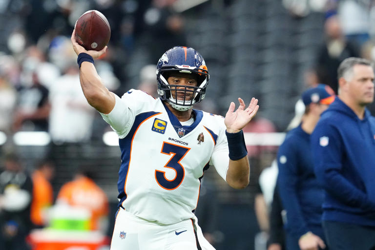 Steelers' New Quarterback Russell Wilson Takes A Truthful Shot At Kenny  Pickett About Touchdowns