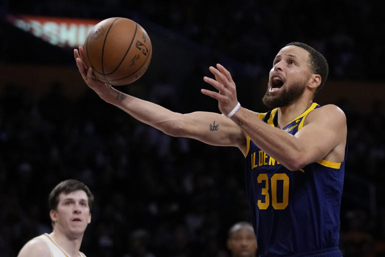 NBA: Steph Curry returns, Warriors beat injury-hit Lakers