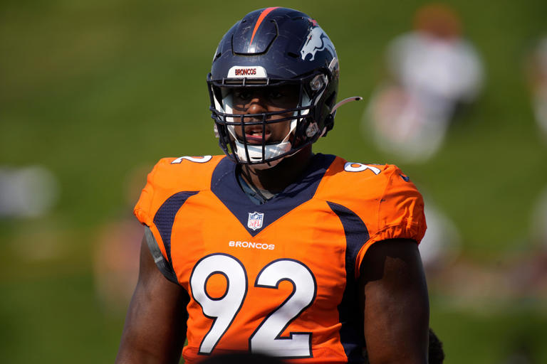 Broncos signing center Sam Mustipher to 1-year contract