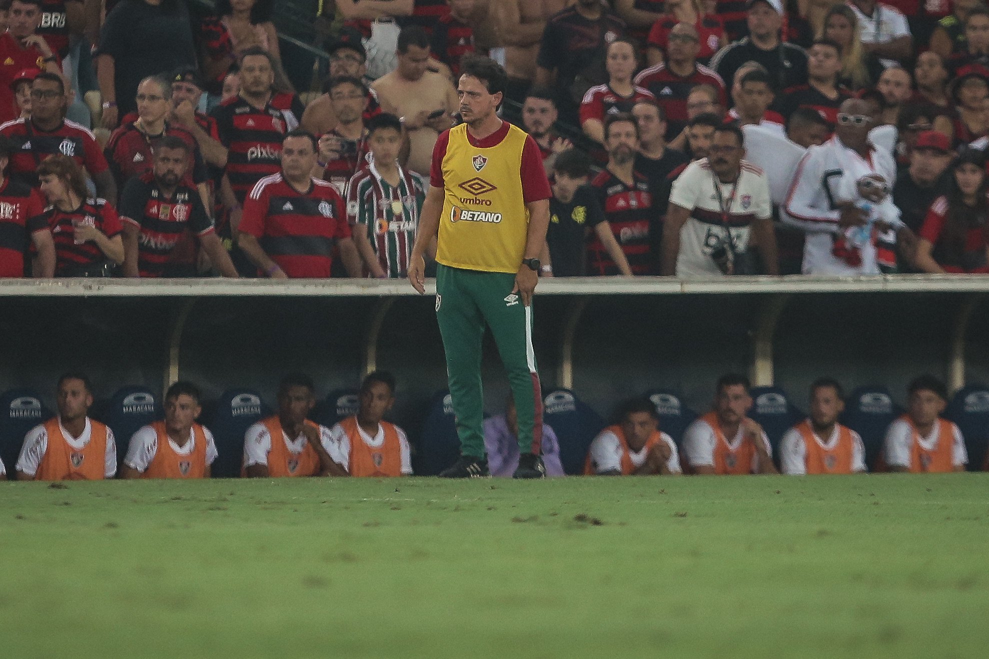 fernando diniz se irrita com críticas após eliminação do fluminense no carioca: 'falsos tricolores'