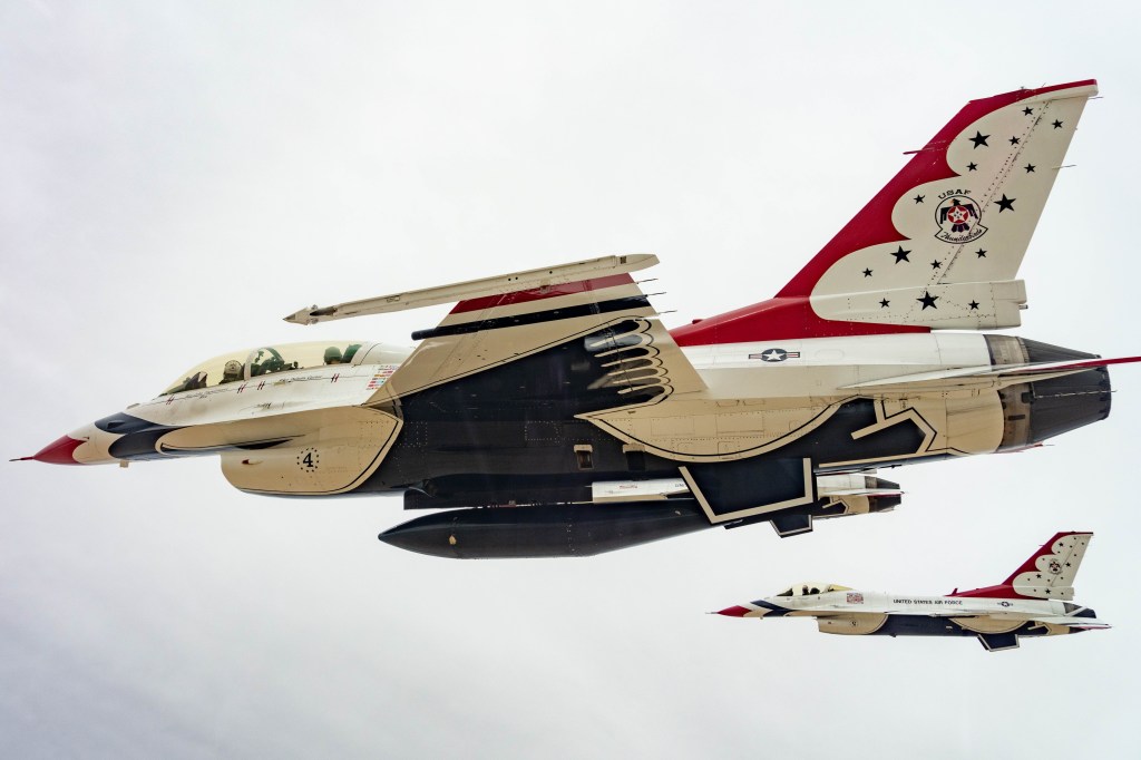 US Air Force pilots showcase incredible skills in jaw-dropping photos