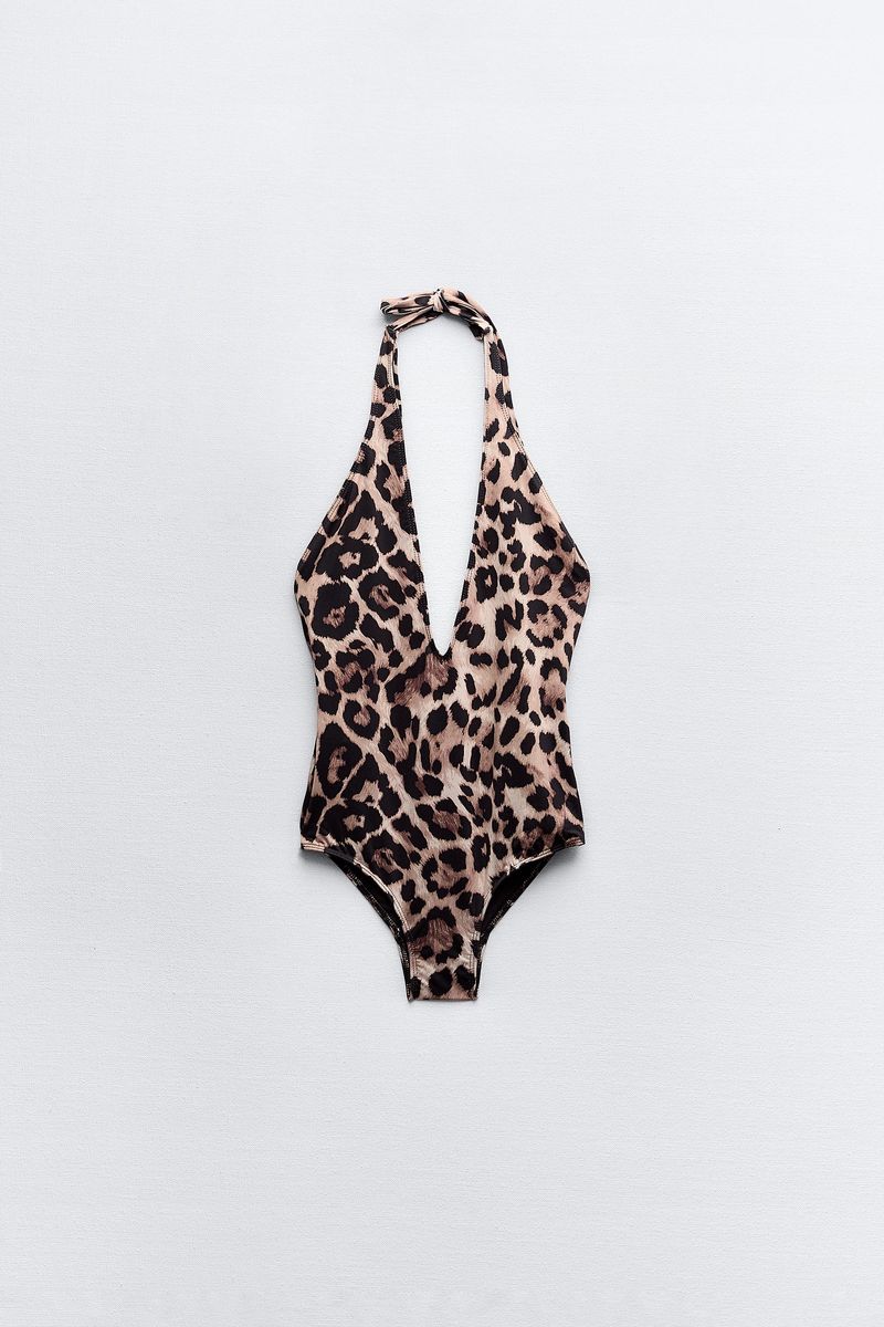 el bañador de leopardo más icónico de lady di está en zara reinventado con un favorecedor escote