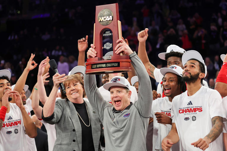 Mar 25, 2023; New York, NY, USA; Florida Atlantic Owls head coach Dusty May raises the East Regional Champion trophy following their 79-76 victory against the Kansas State Wildcats in an NCAA tournament East Regional final at Madison Square Garden. Mandatory Credit: Brad Penner-USA TODAY Sports ORG XMIT: IMAGN-522621 ORIG FILE ID: 20230325_JAB_ae5_105.JPG