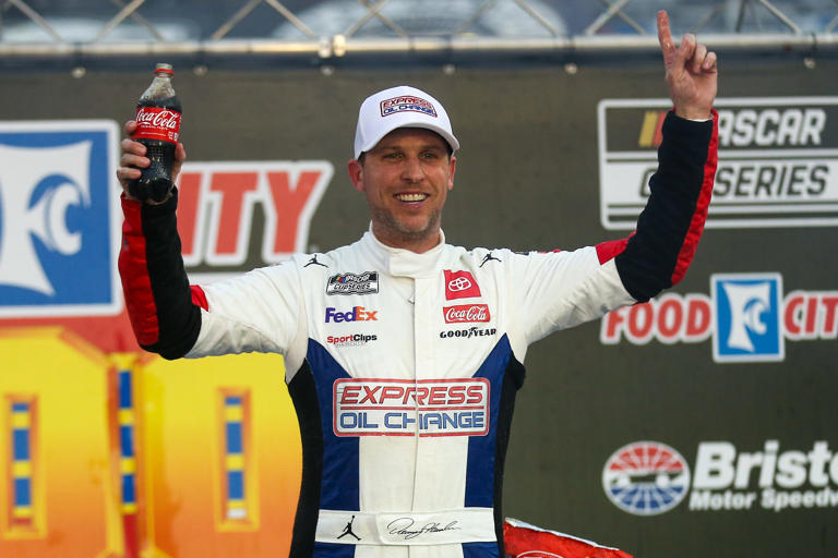 Who won NASCAR Cup race in Bristol? Winner is Denny Hamlin, plus full
