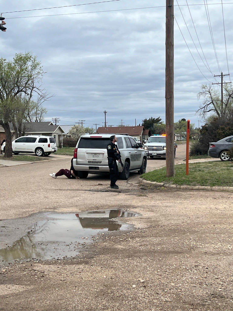 Suspect in custody after standoff with Floyd County deputies