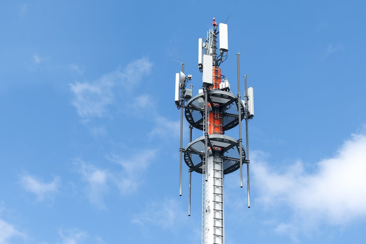 le conseil d'état précise enfin les conditions d'installation des antennes relais de téléphonie mobile : voici les règles à connaître
