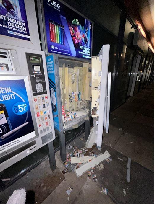 zwei zigarettenautomaten mit böllern gesprengt