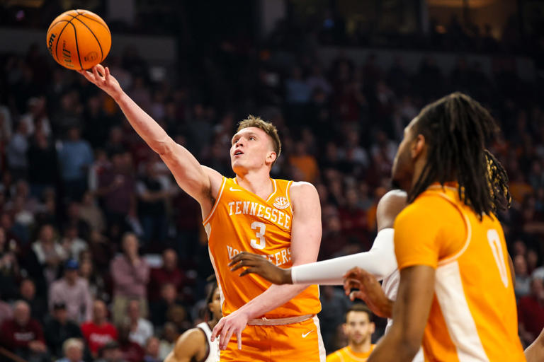 Dalton Knecht is why Tennessee basketball will beat Creighton. It's not