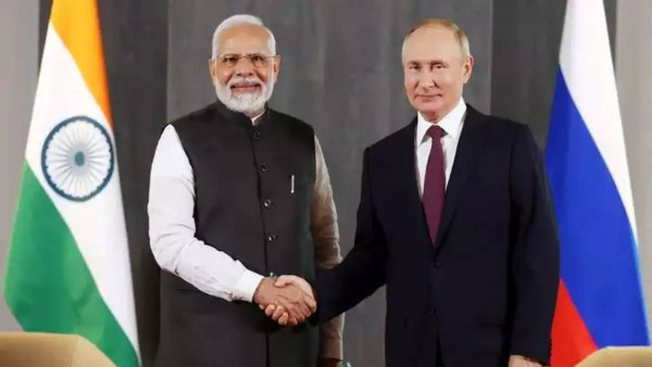 'look forward to working together': pm modi congratulates putin on re-election