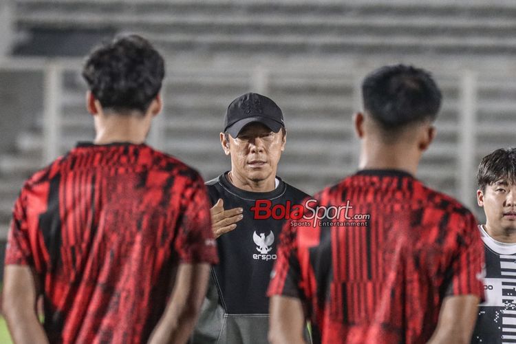 shin tae-yong ungkap cara unik agar timnas indonesia lolos ke putaran ketiga kualifikasi piala dunia 2026