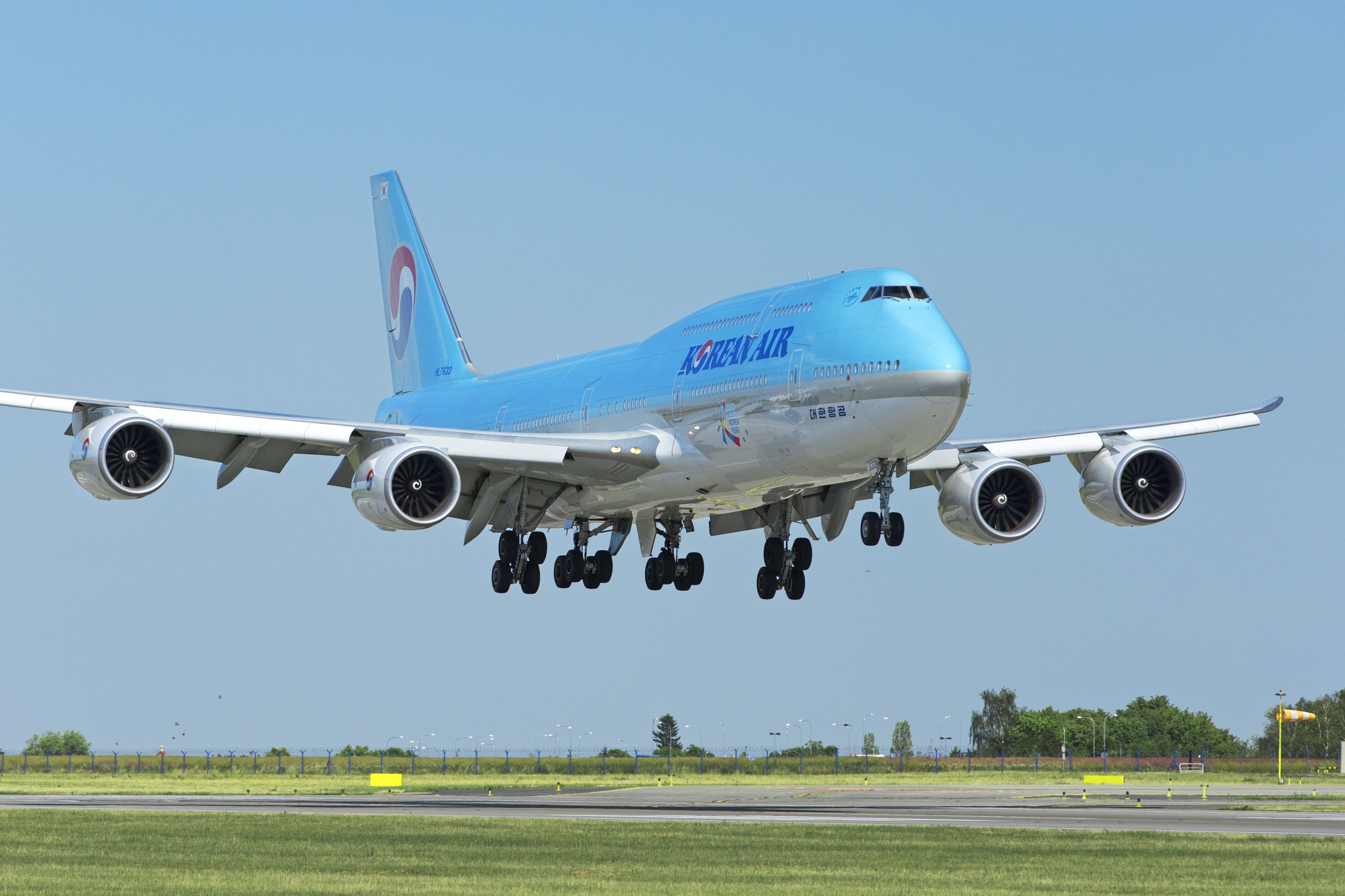 korean air sells 5 boeing 747s to us air force contractor for new $13 billion doomsday plane program
