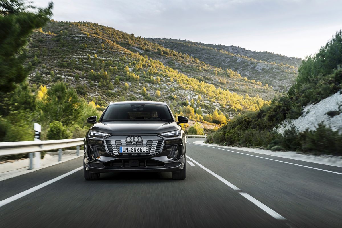 View Photos of the 2025 Audi Q6 and SQ6 e-tron