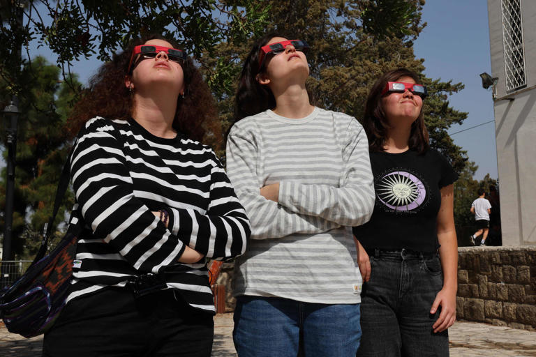 Can you really go blind by looking at a solar eclipse? Real life