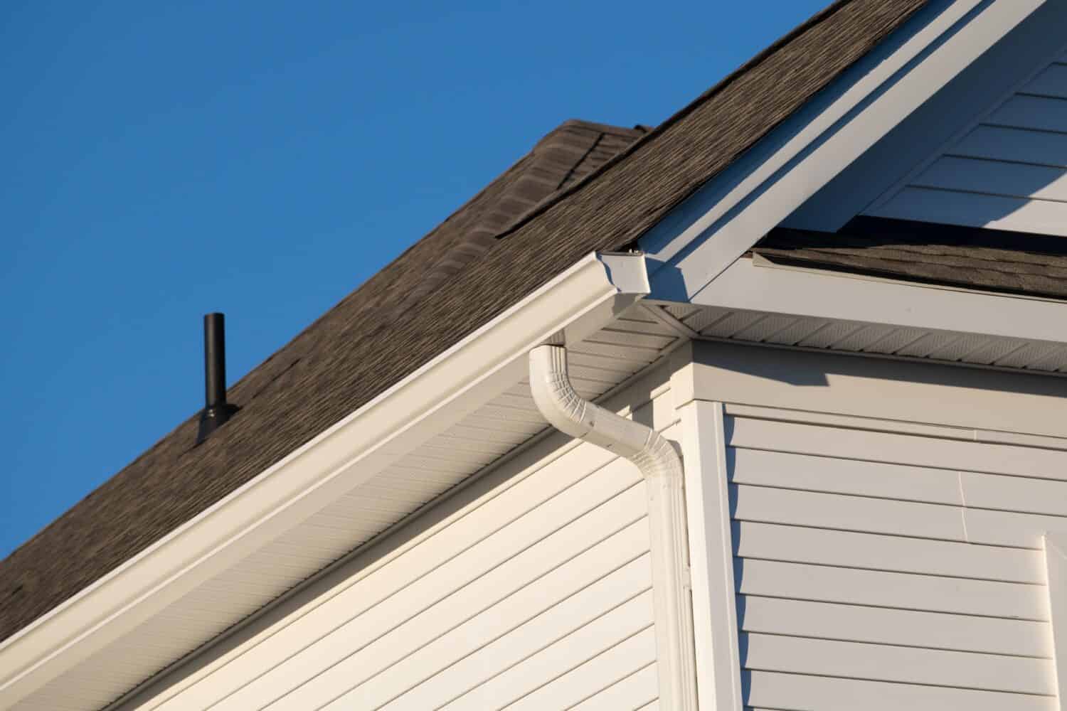 7 Reasons You Should Avoid Vinyl Gutters At All Costs   BB1k6hN4.img