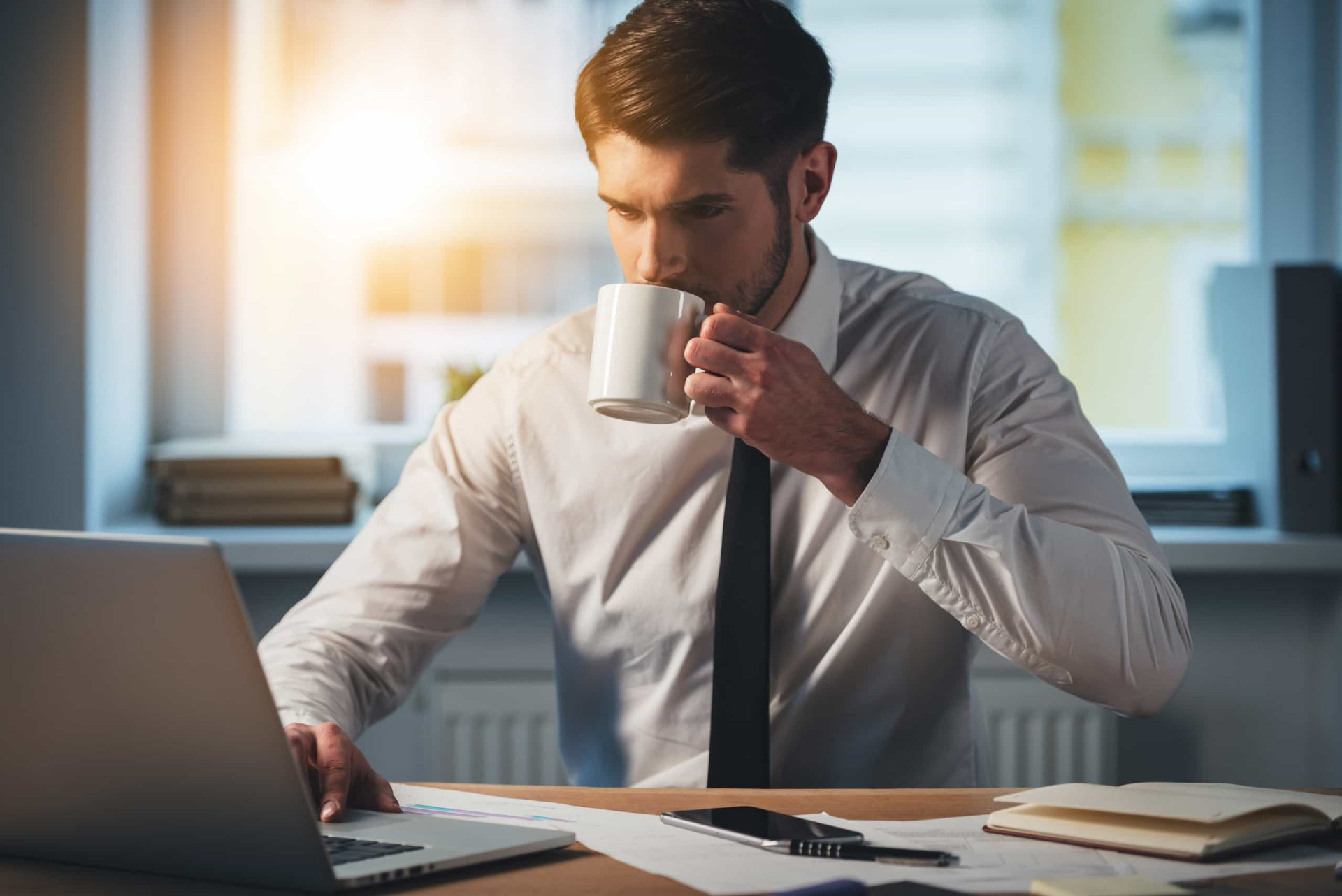 How To Stay Alert And In A Good Mood Without Drinking Coffee