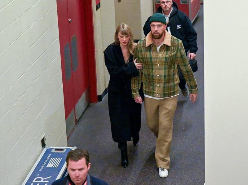 Taylor Swift And Travis Kelce Enjoy Date Night In L.A. As Couple Spends ...