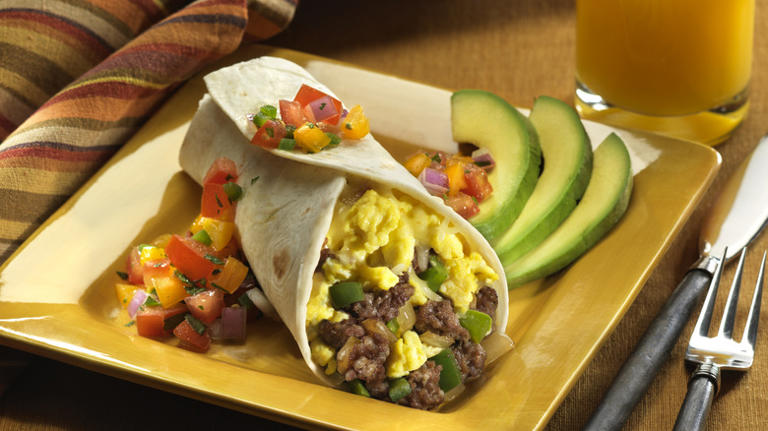 Why Eggs Should Be The Last Ingredient You Make For A Breakfast Burrito