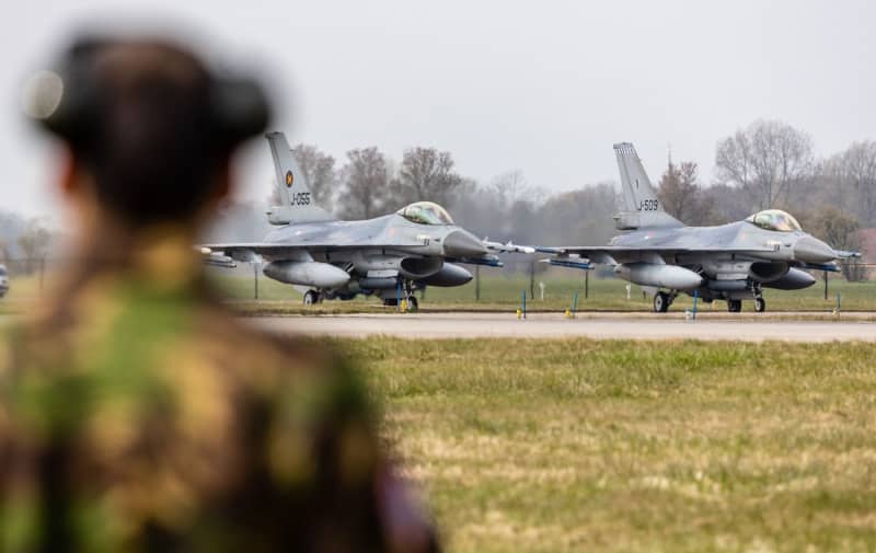 romanian president approves training of ukrainian f-16 pilots on national base