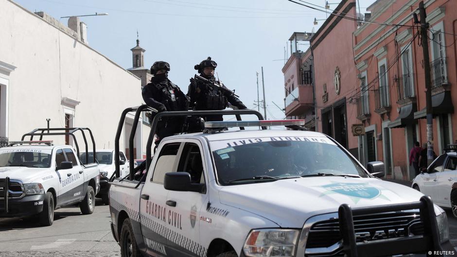 decapitan a una jefa policial y a dos de sus escoltas en michoacán