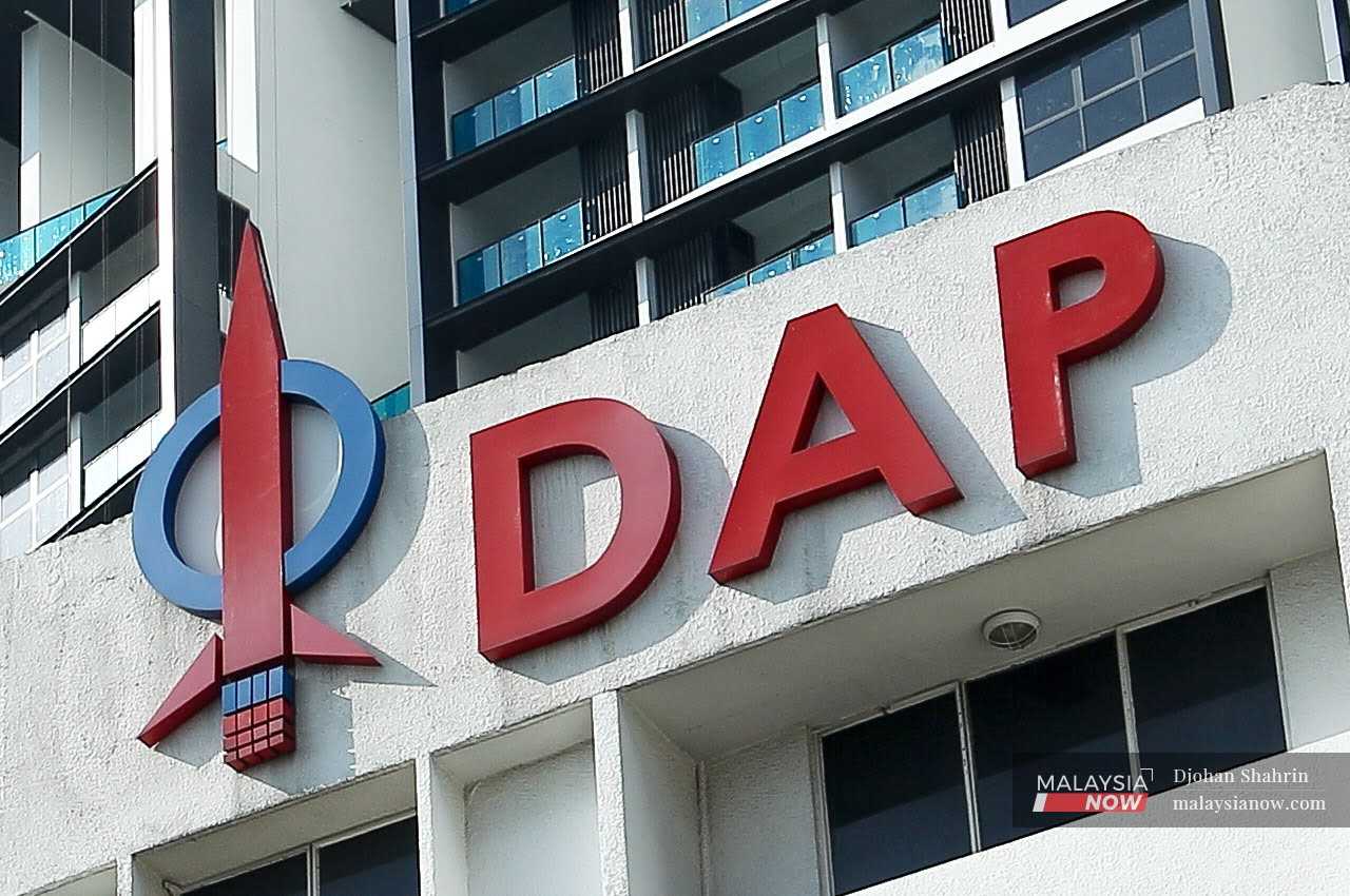 ph mps warned to toe the line as dap split over 'regressive' constitutional changes