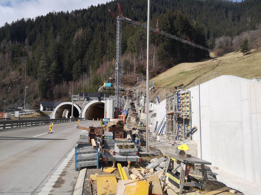 schreckmoment auf arlberg schnellstraße: lkw-geisterfahrer im strengener tunnel unterwegs