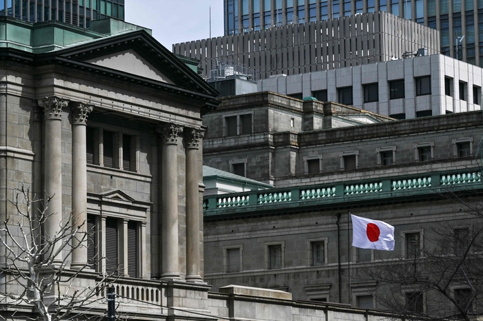 일본은행, 마이너스 금리 끝냈다…엔화 환율은 급등
