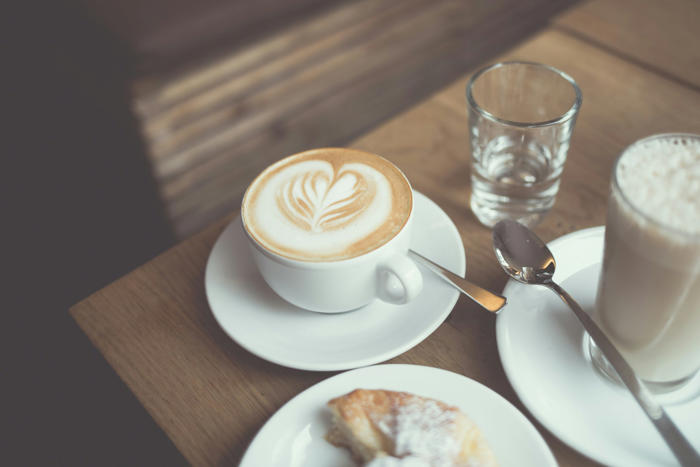 «πικρός» καφές από σήμερα: επανέρχεται στο 24% ο φπα – πόσο θα κοστίζει αν τον πιεις στο… τραπέζι