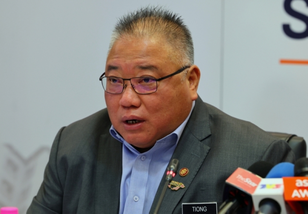 tourism minister tiong tells umno youth chief to stop adding fuel to fire over kk mart fiasco