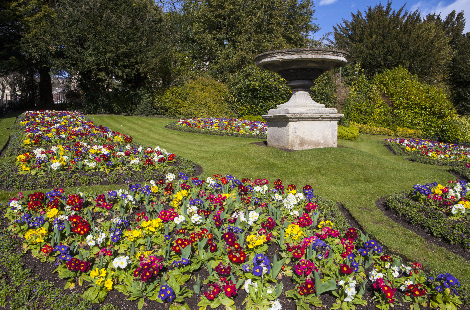 Royal Victoria Park is an English garden-style family park dedicated to the late Queen Victoria. Guests can experience its many attractions including an 18-hole mini golf course, climbing frames, zip lines and a skate park.