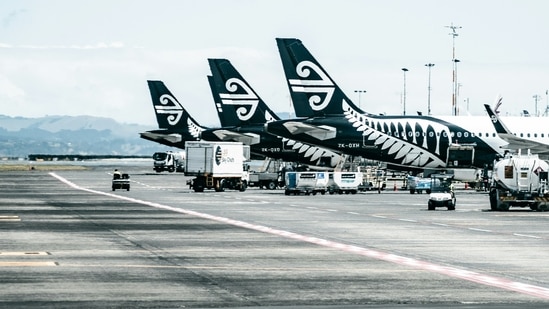 women claim they were kicked off an air new zealand flight for being 'too big', airline responds