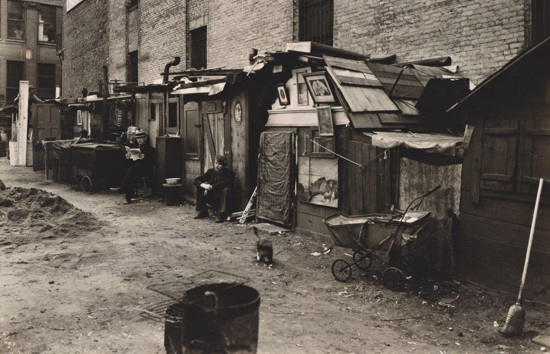 <p>As the Depression continued to bite, unemployed workers who were unable to pay rent found themselves cast onto the streets. Many made their way to large cities like New York (pictured) and San Francisco in search of work.</p>  <p>Unable to pay for even the simplest hostels, they roamed the streets and found shelter under bridges, in culverts, or camped in alleys and doorways. Some cities turned a blind eye to the homeless; others turfed them out and hoped they’d move on.</p>