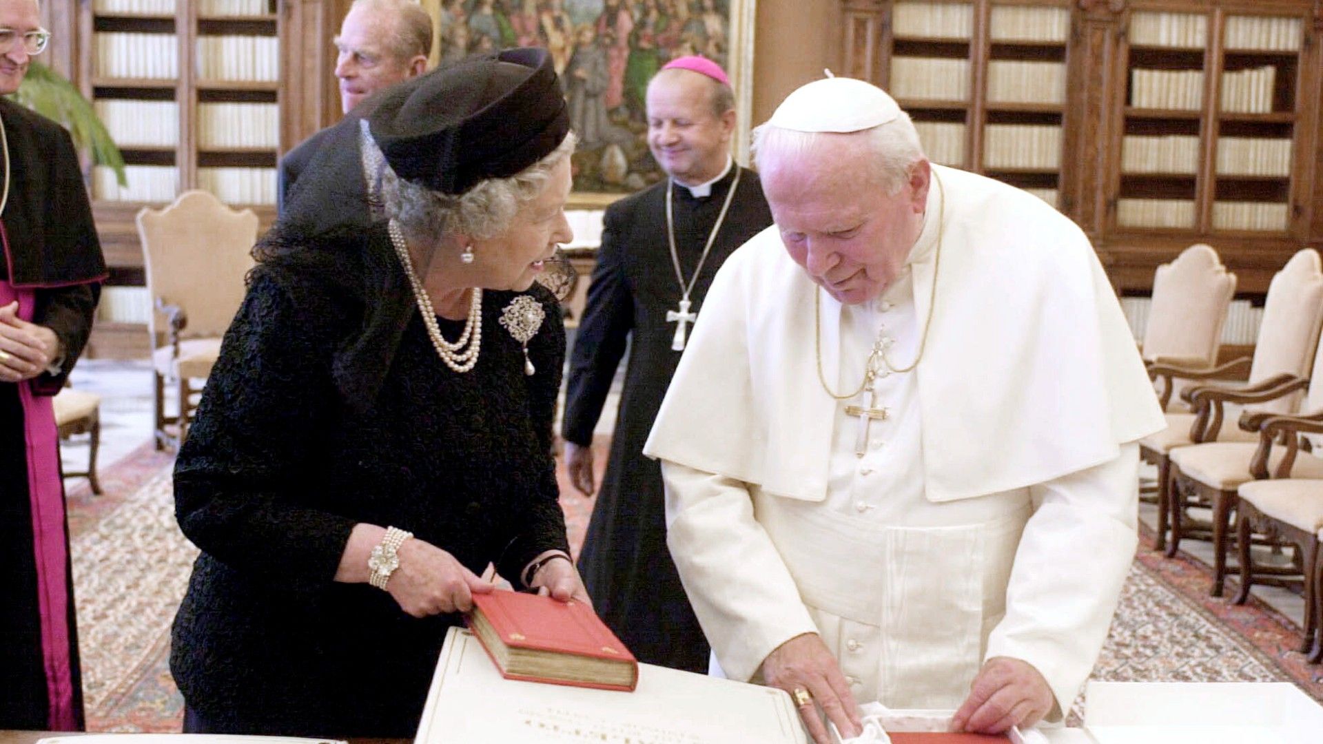 <p>                     The Queen visited a total of five different popes during various royal tours across her lifetime, but she arguably had a special connection with Pope John Paul II.                   </p>                                      <p>                     One of the most significant royal tour moments of the monarch’s life was when she visited the Vatican in Rome in October 2000. The Pope and the Queen, two of the biggest figureheads of the Catholic religion, shared a private conversation before exchanging gifts in Pope John Paul II's private office in the Vatican City. Before this, she had spent time at the Vatican with Pope John Paul II back in 1980, when she also delivered a speech in front of him and members of the clergy within the room.                   </p>