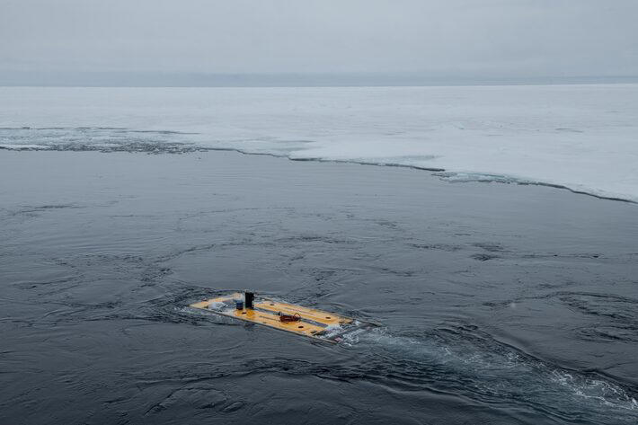 Um veículo subaquático autônomo foi usado no Mar de Weddell, na Antártica, durante a busca pelos destroços do navio de Ernest Shackleton, o Endurance, em 2022 Foto: Esther Horvath via The New York Times