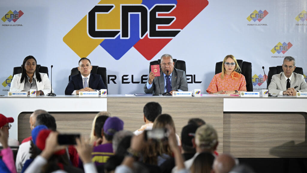 présidentielle au venezuela : la coalition de l'opposition inscrit un candidat par défaut