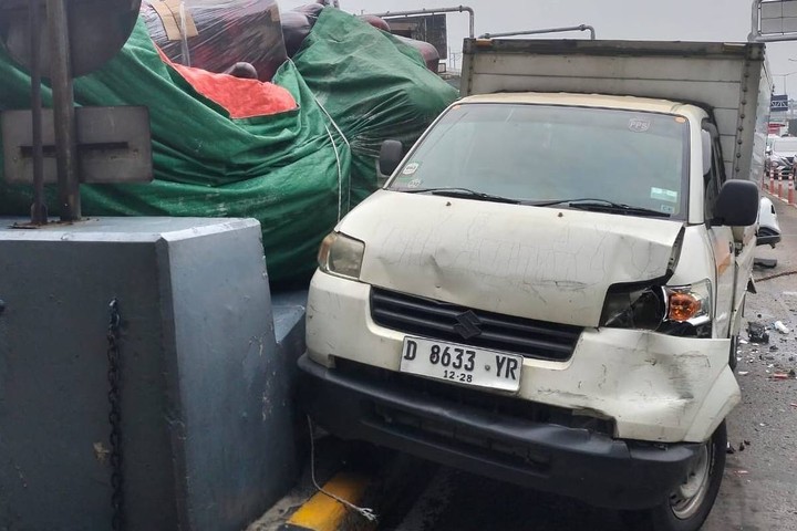 daftar 5 mobil yang terlibat kecelakaan di gt halim utama: xpander-kona ev