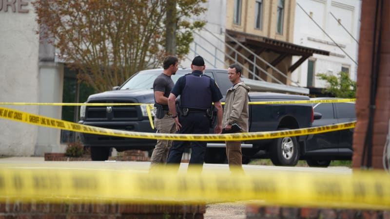 nevinná střelba ze stříkací pistole skončila tragédií. mladík v usa vypadl z auta a zemřel