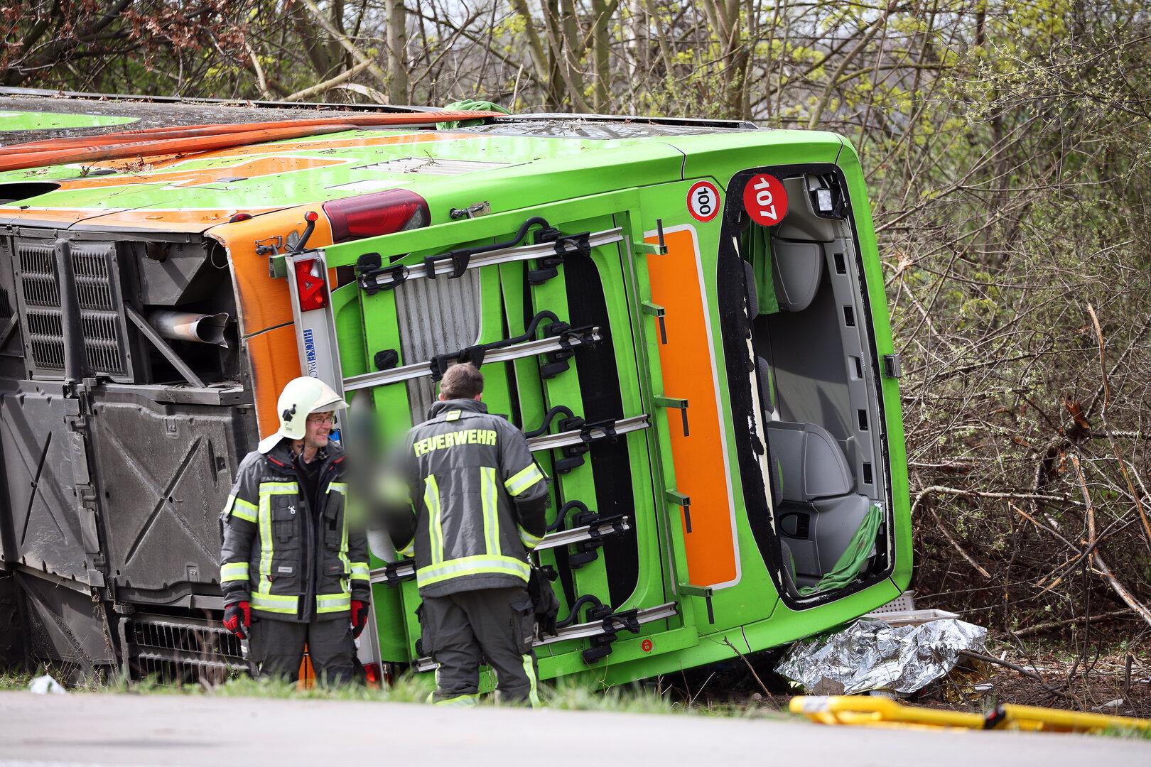 4 tote bei schwerem bus-unfall: streit zwischen fahrern als ursache?