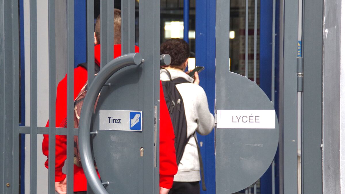 Démission Du Proviseur Du Lycée Ravel à Paris Après Des Menaces De Mort ...