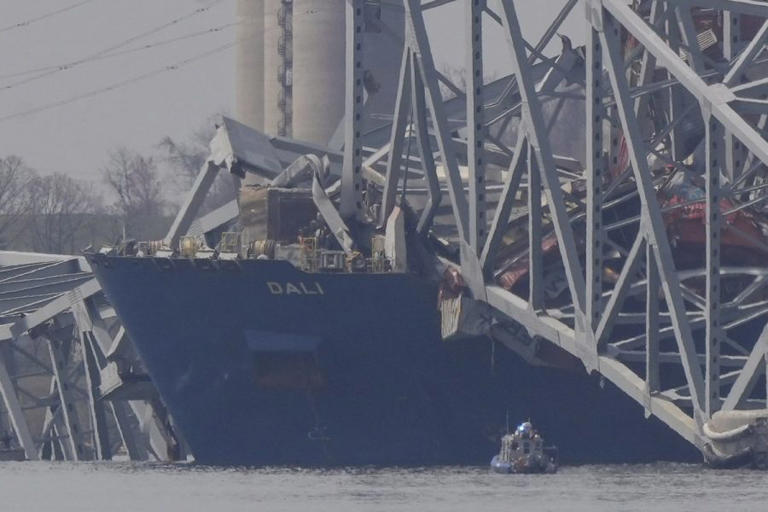 Bridge collapse investigation picks up speed as divers search for