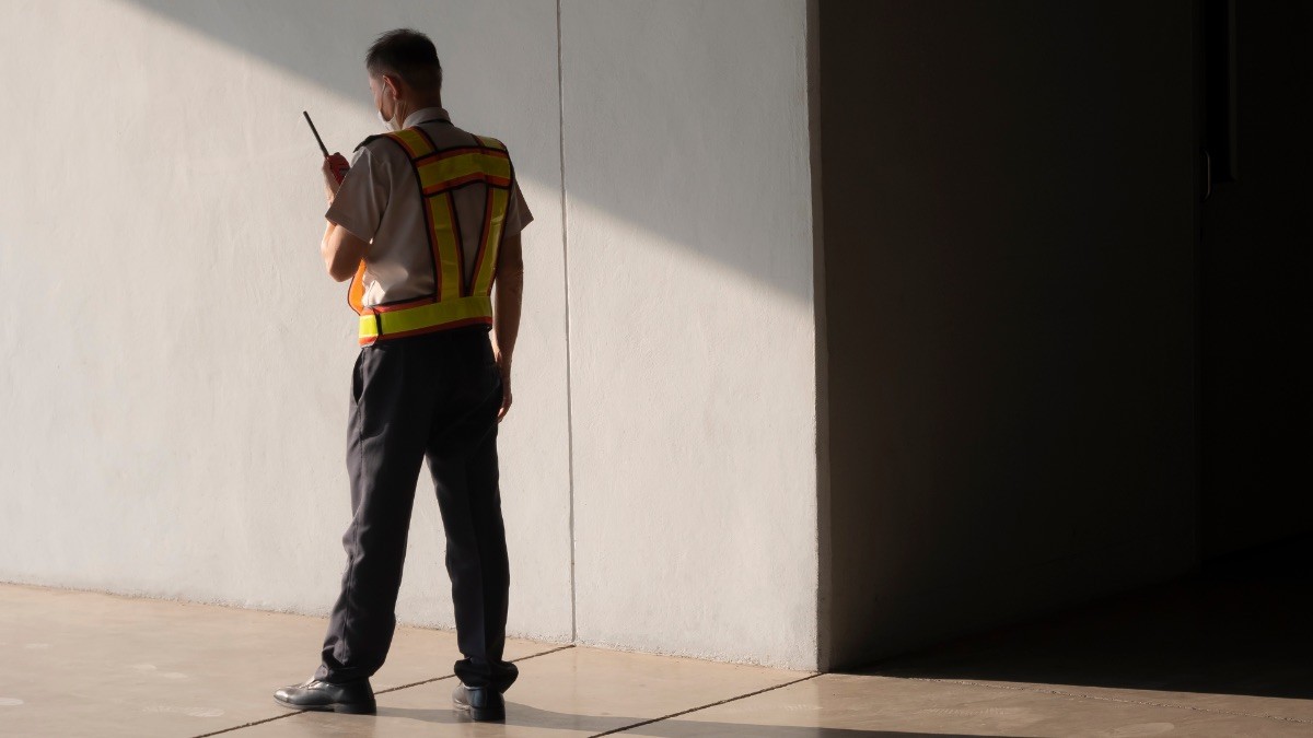 prosegur tiene un nuevo curso gratis para trabajar de vigilante de seguridad: te dan trabajo al terminar