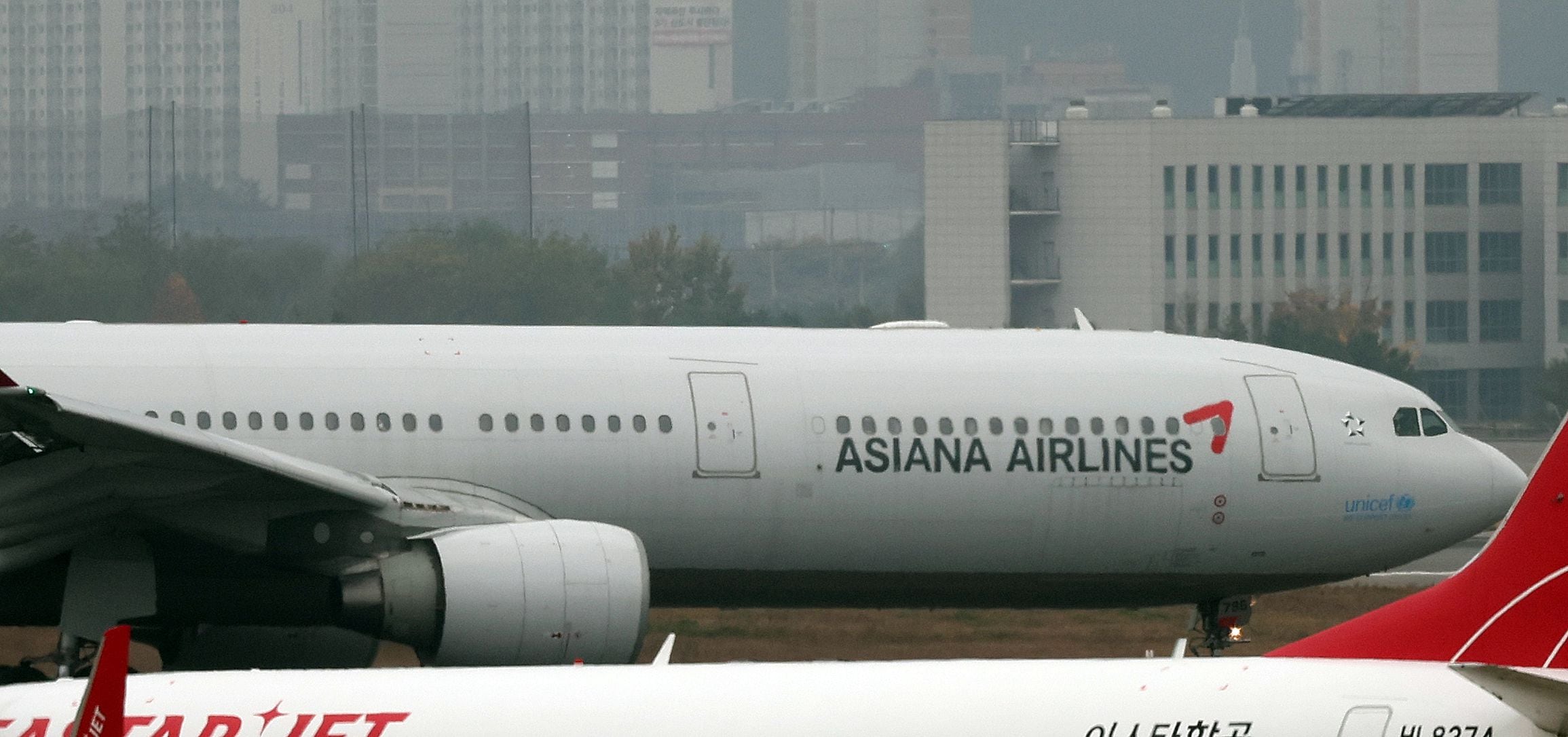 증선위, ‘기내식 이면 계약’ 아시아나항공에 증권발행 제한