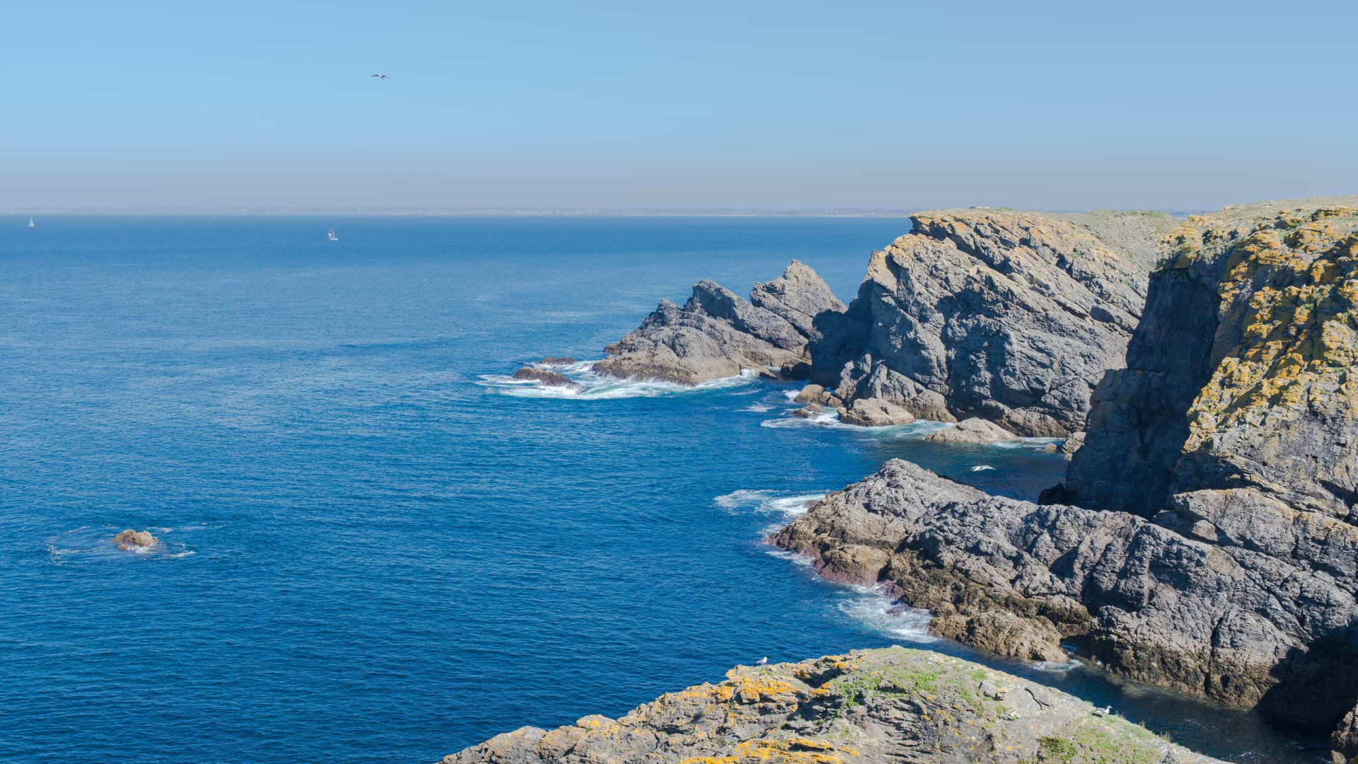<p>De nombreuses îles sont à visiter en Bretagne, dont l'Île de Groix et sa plage des Grands-Sables, qui offre une eau turquoise et translucide.</p><p><a href="https://www.msn.com/fr-fr/community/channel/vid-7xx8mnucu55yw63we9va2gwr7uihbxwc68fxqp25x6tg4ftibpra?cvid=94631541bc0f4f89bfd59158d696ad7e">Suivez-nous et accédez tous les jours à du contenu exclusif</a></p>
