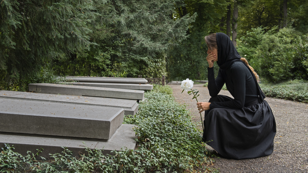 markéta (33): na hřbitově jsem omylem spadla do otevřeného hrobu. byly to nejděsivější chvíle mého života