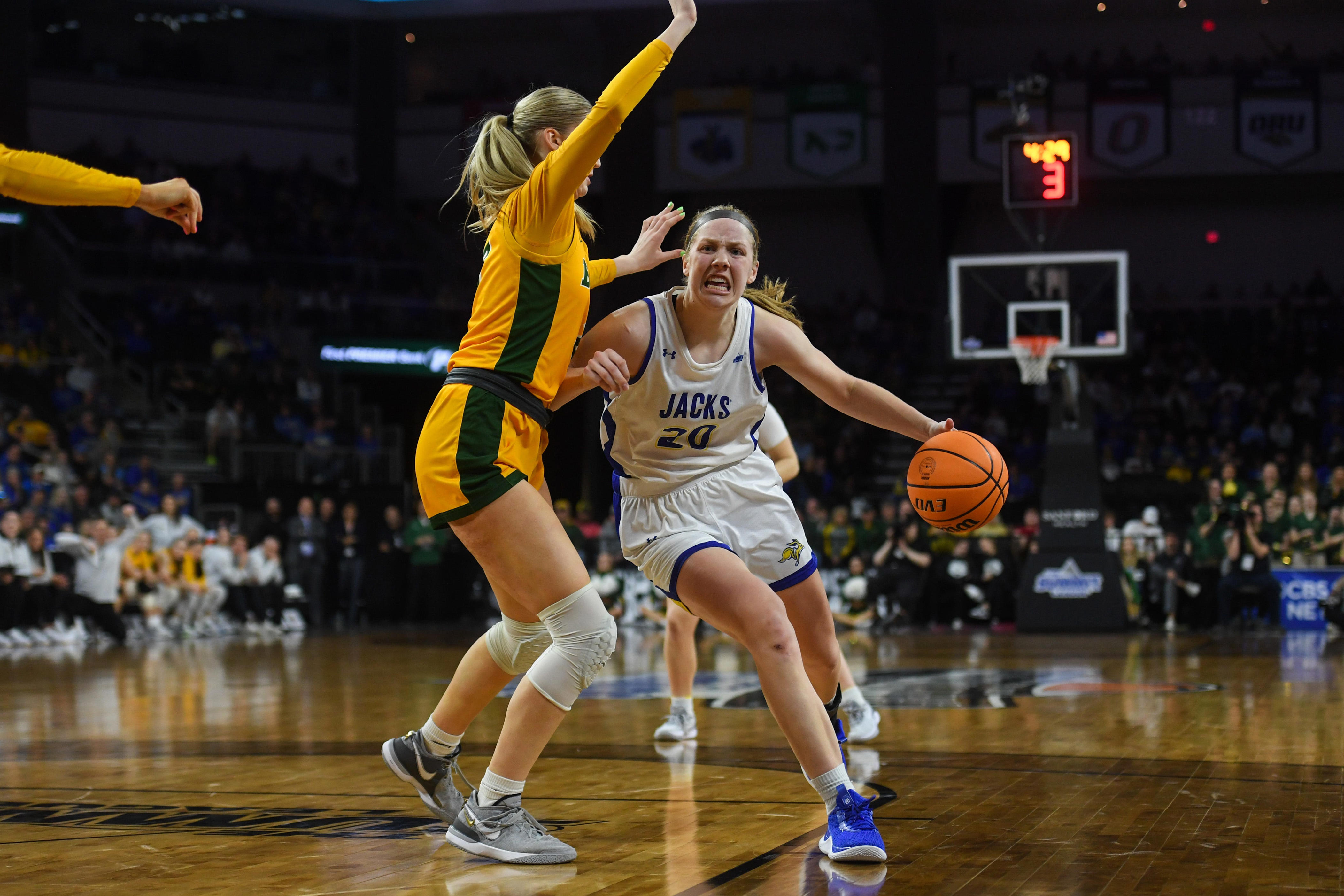 South Dakota Women's Basketball Falls To Wyoming In WNIT Super 16