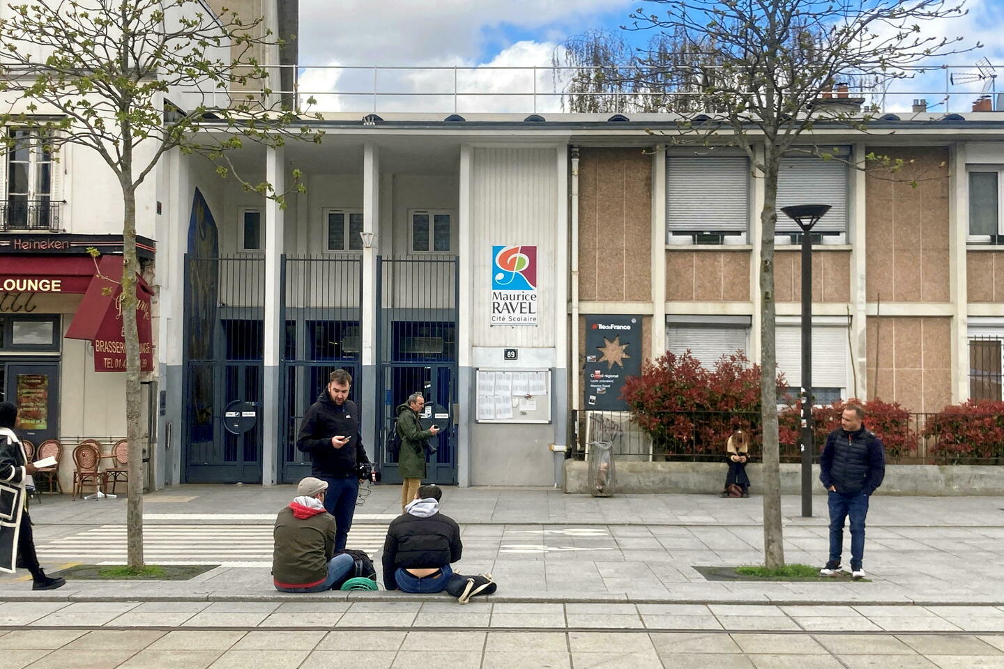 Lycée Maurice-Ravel : « Ici, C’est Une Ambiance Bizarre, On N’a Pas Les ...