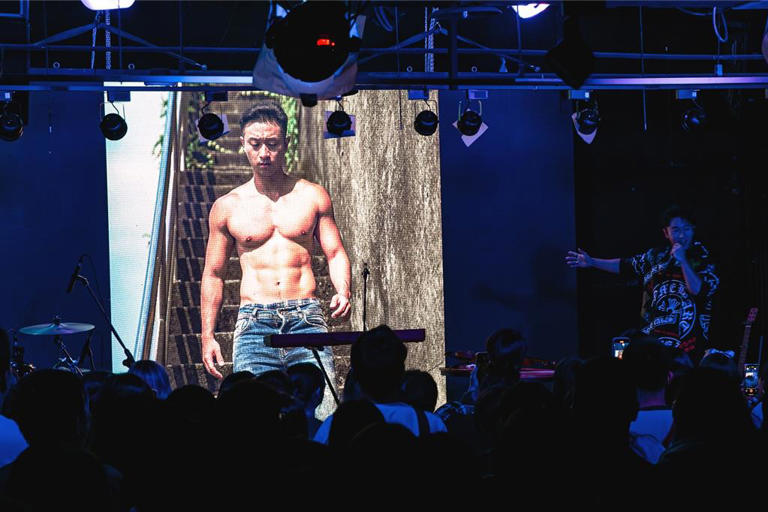 SAM LIN在音樂會上曝光私密照，分享健身有成的六塊肌照片。（和協整合行銷提供）